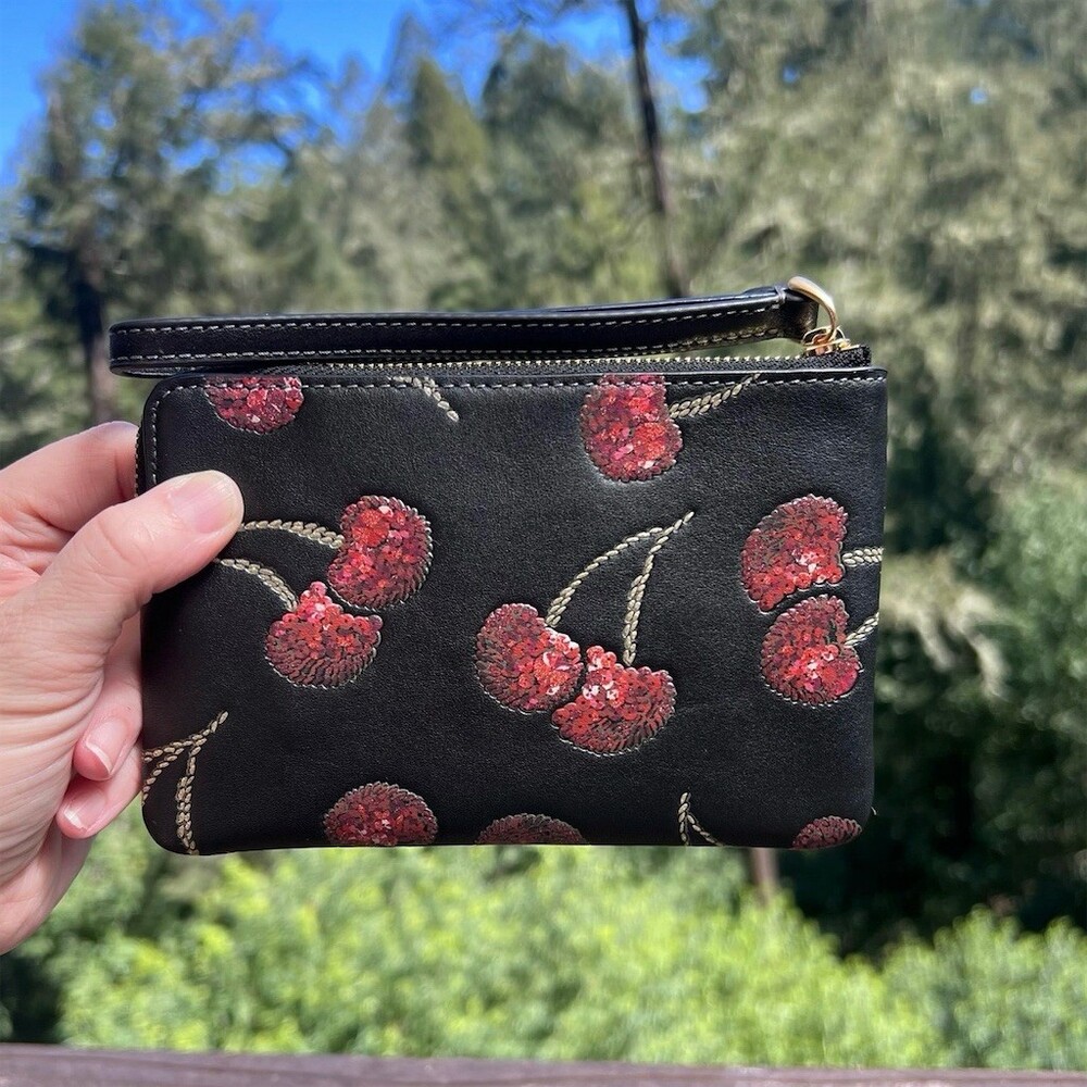COACH Wallet Wristlet With Cherry Print CDF05 NWT AUTHENTIC - Picture 2 of 5